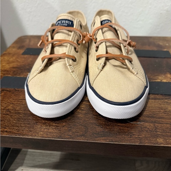 Sperry women’s Tan Canvas Shoes - Picture 3 of 6